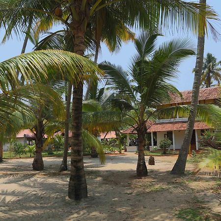 Pozhiyoram Ayurveda Beach Resort Alappuzha Exterior foto