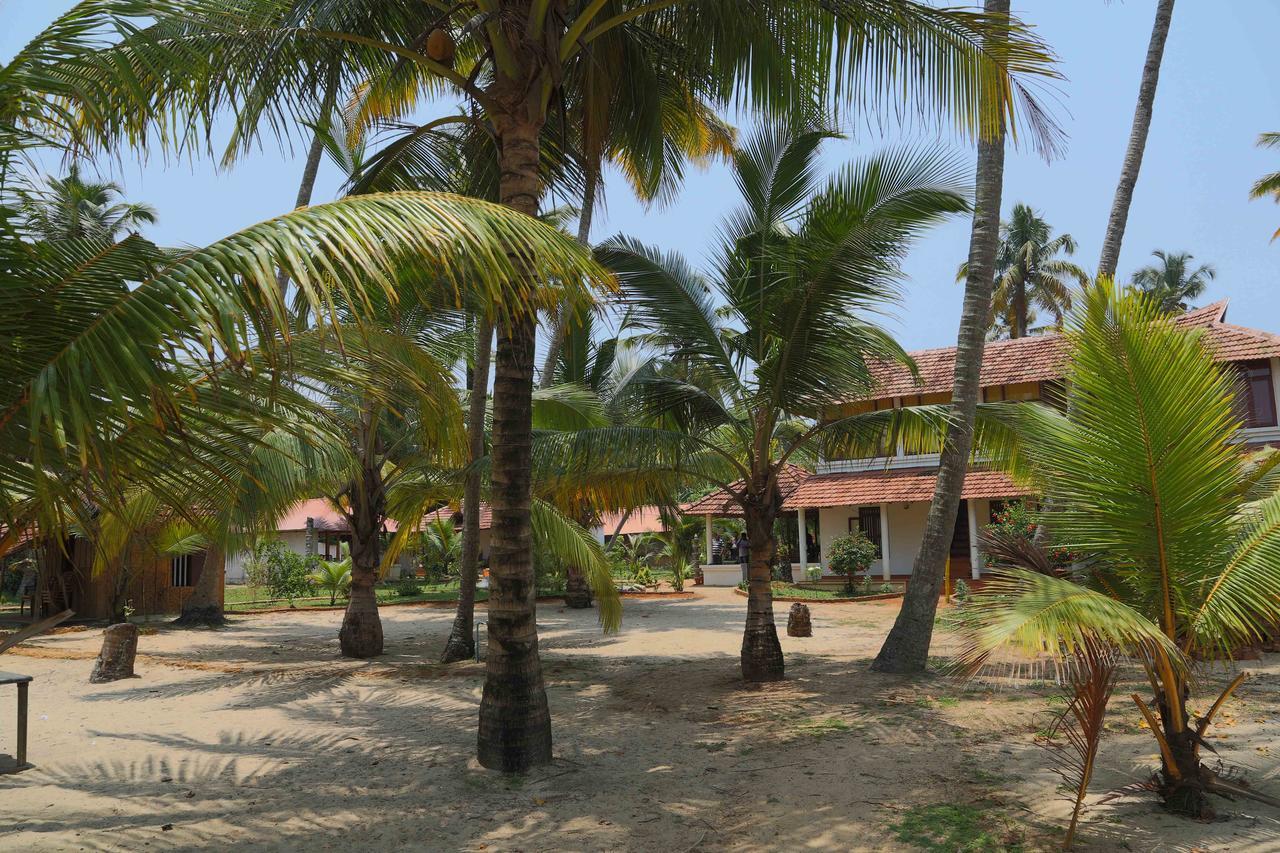 Pozhiyoram Ayurveda Beach Resort Alappuzha Exterior foto