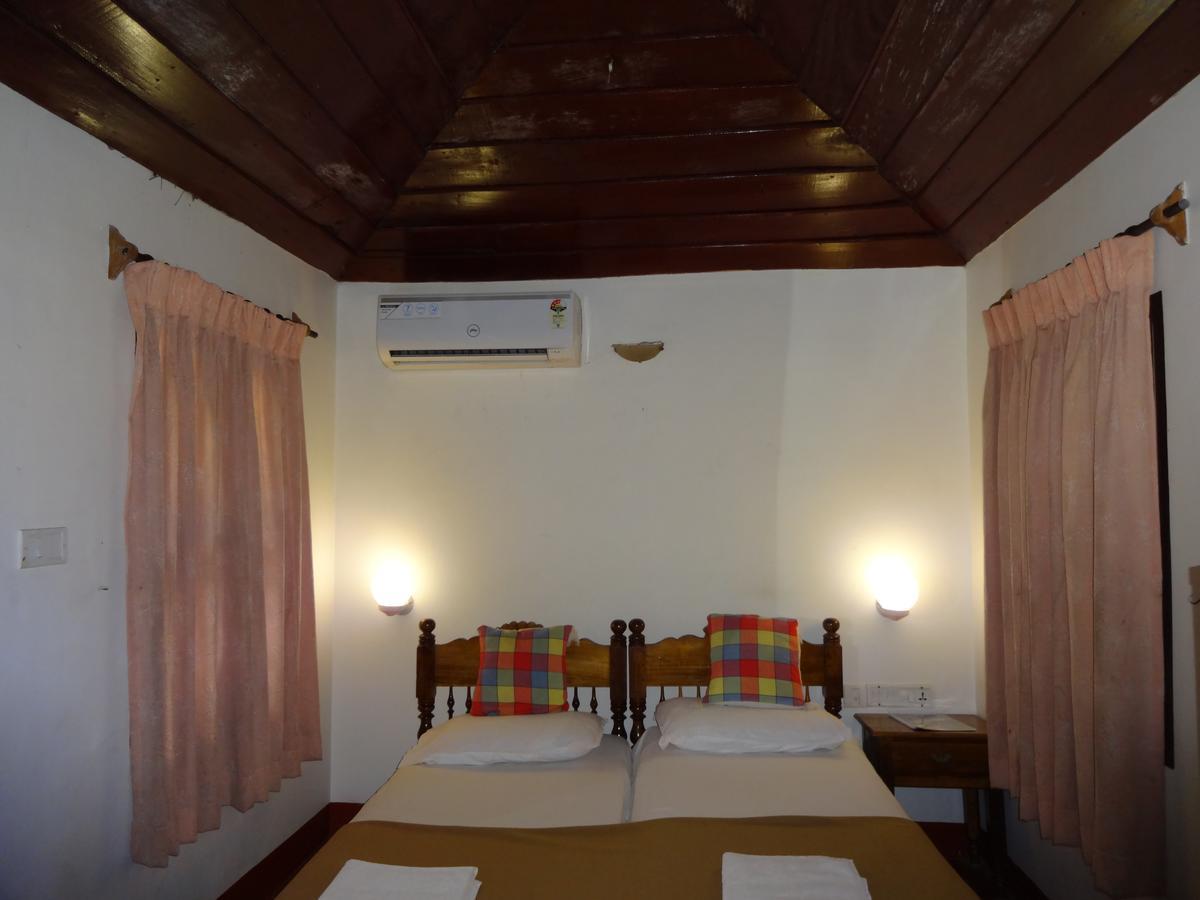Pozhiyoram Ayurveda Beach Resort Alappuzha Exterior foto