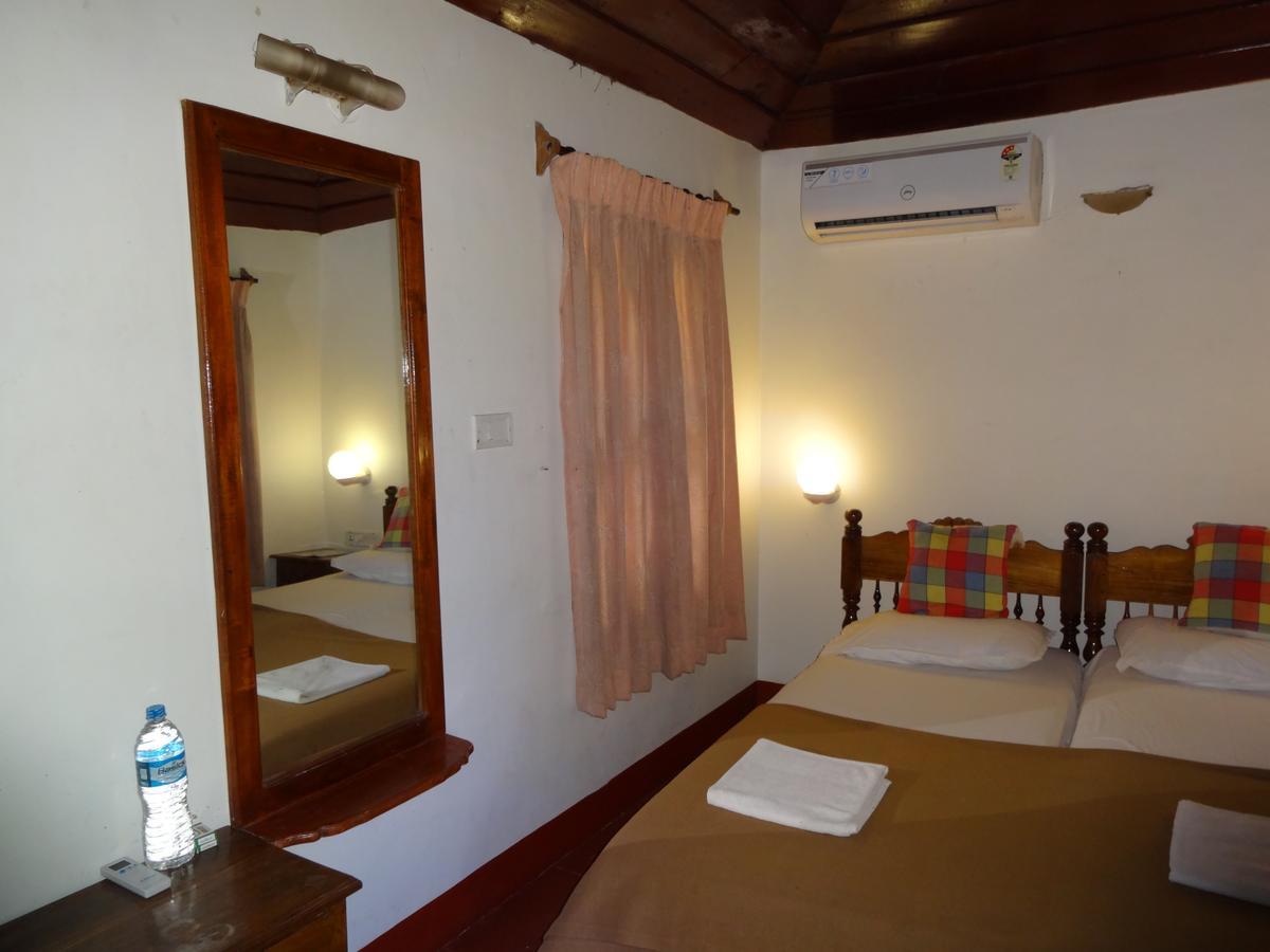 Pozhiyoram Ayurveda Beach Resort Alappuzha Exterior foto